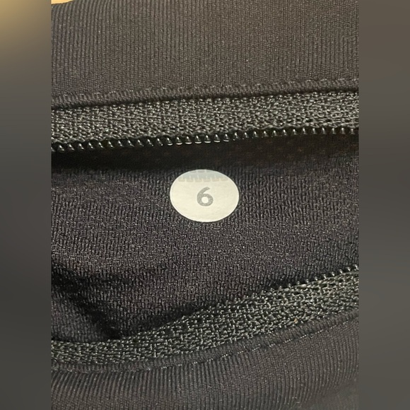 Lululemon Real Quick Crop *Full-On Luxtreme Posey 
Sz 6 - Picture 10 of 10